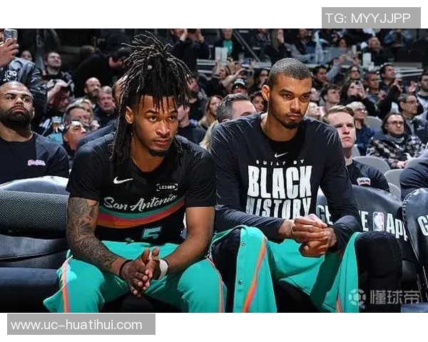 文班称相信卡斯尔处理球能力6次失误并不影响球队信心